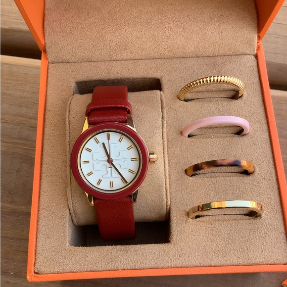 Beautiful authentic TORY BURCH watch with bezels 💥💥💥